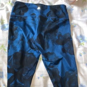 Lululemon Yoga leggings barely worn size 4